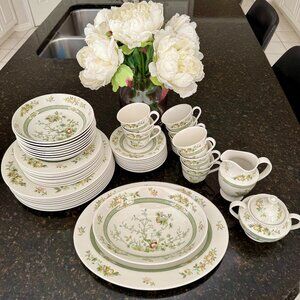 Royal Doulton "Tonkin" Fine Bone China Dinner Service (1974, 44 - Piece Set)